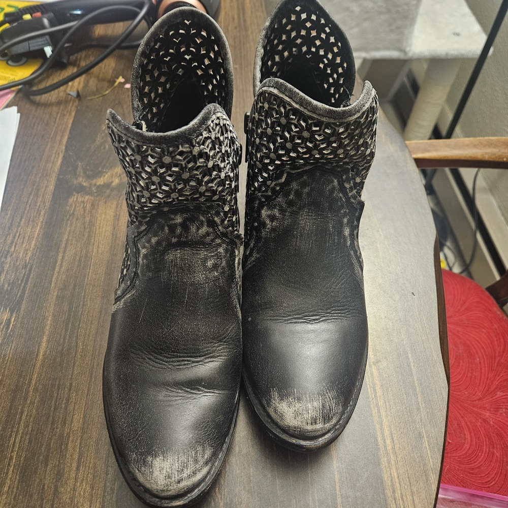 Corral Distressed Black Circle G Boots - Picture 4 of 6